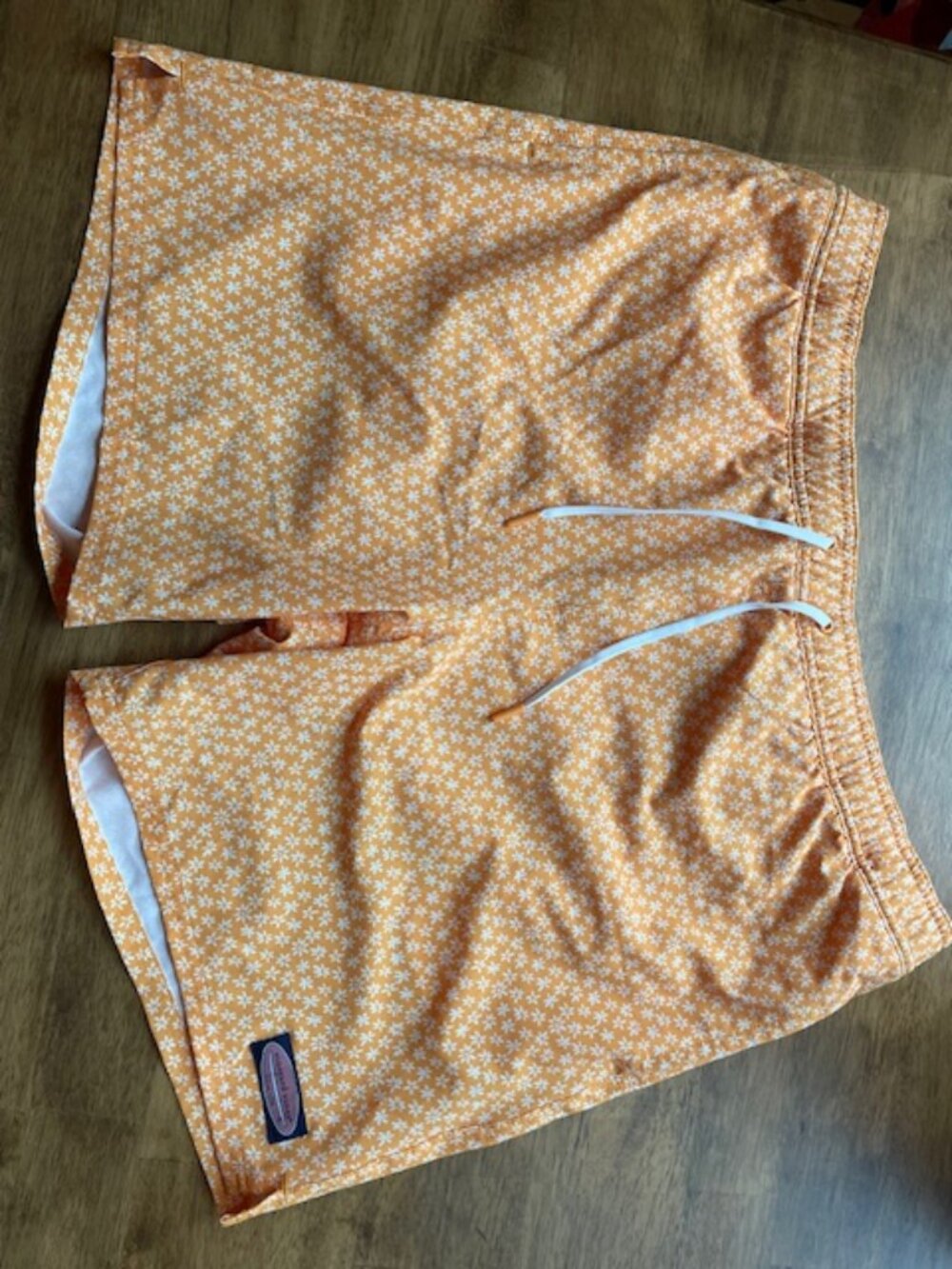 Vineyard Vines Mens XL Floral Chappy Swim Trunks Orange White